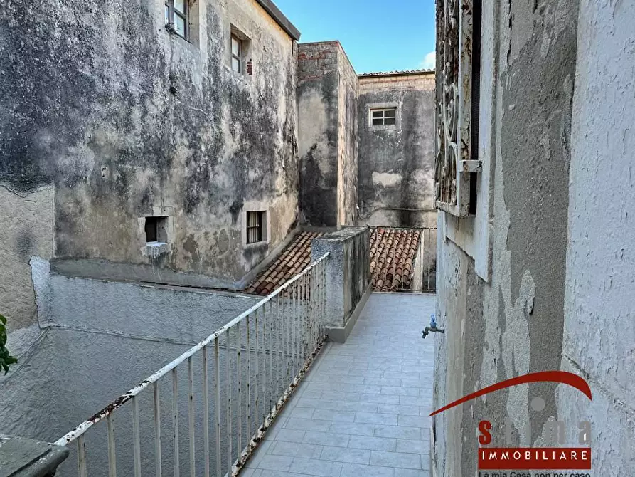 Immagine 30 di Palazzo in vendita  in via san pietro 26 a Siracusa