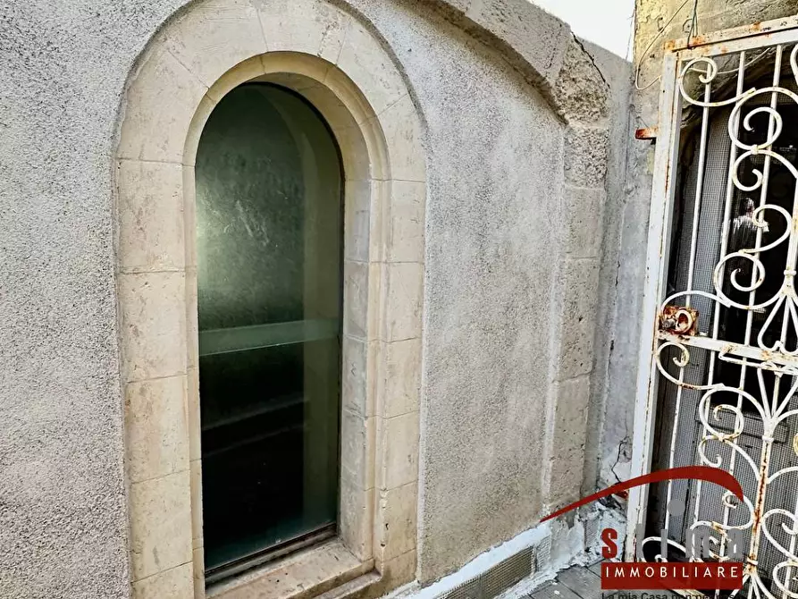 Immagine 34 di Palazzo in vendita  in via san pietro 26 a Siracusa