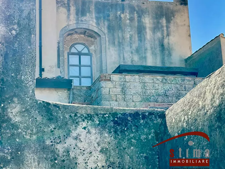 Immagine 36 di Palazzo in vendita  in via san pietro 26 a Siracusa