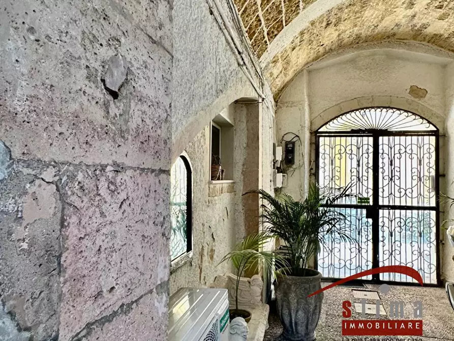 Immagine 39 di Palazzo in vendita  in via san pietro 26 a Siracusa