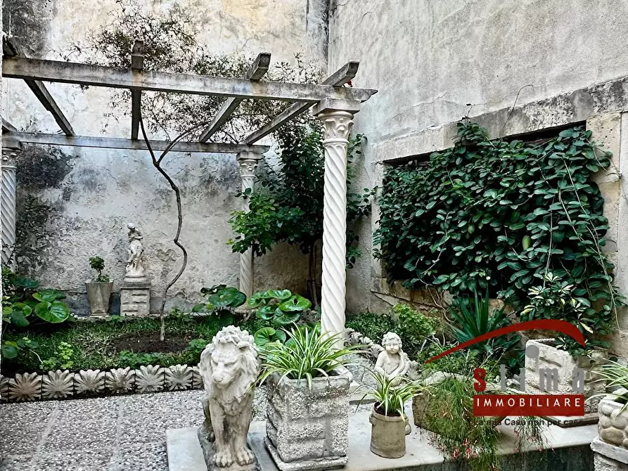 Immagine 41 di Palazzo in vendita  in via san pietro 26 a Siracusa