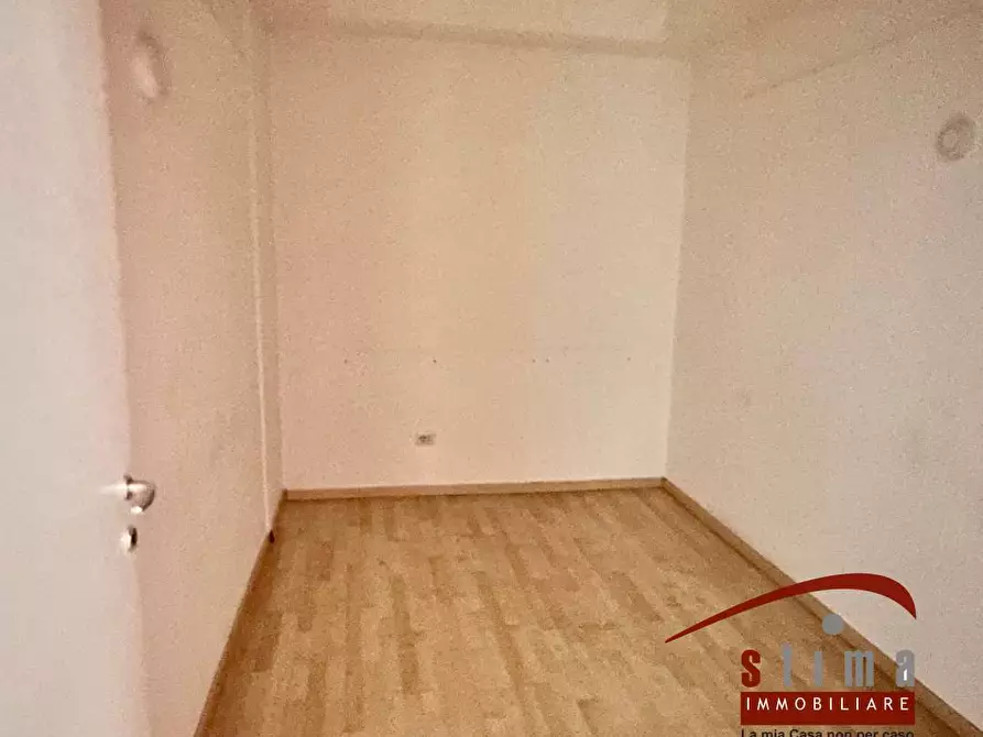 Immagine 9 di Locale commerciale in vendita  in via tevere 51 a Siracusa