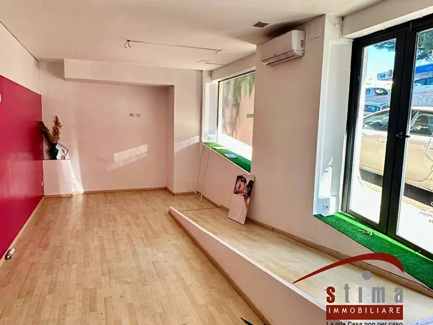 Immagine 2 di Locale commerciale in vendita  in via tevere 51 a Siracusa