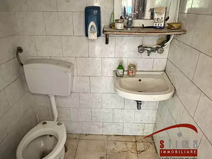 Immagine 4 di Locale commerciale in affitto  in filisto a Siracusa