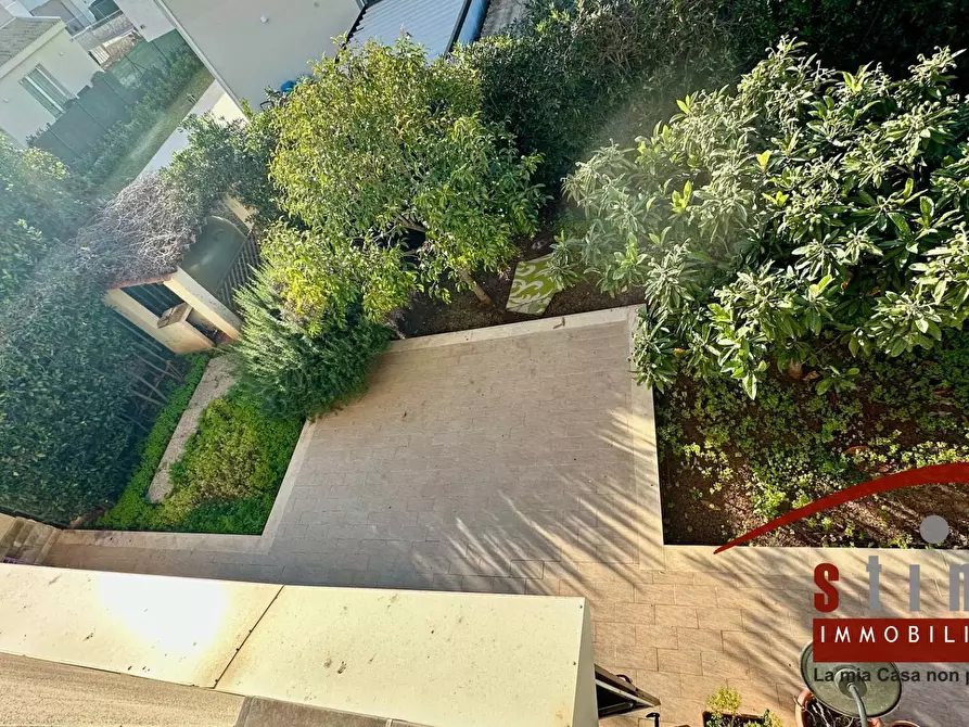 Immagine 14 di Villa in vendita  a Siracusa