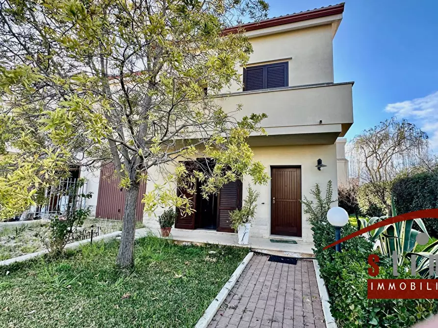 Immagine 1 di Villa in vendita  a Siracusa