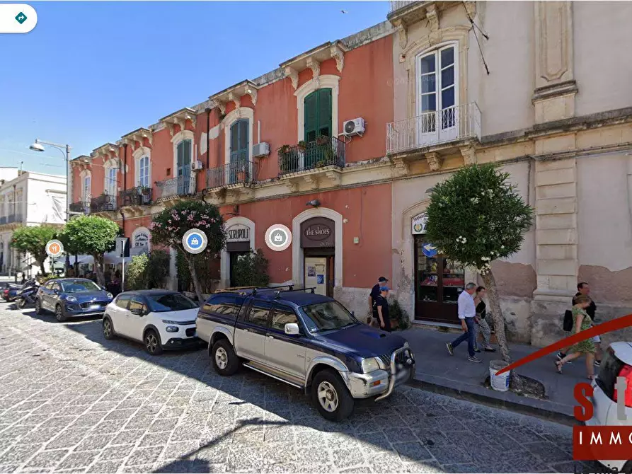 Immagine 10 di Locale commerciale in vendita  in corso umberto primo 81 a Siracusa
