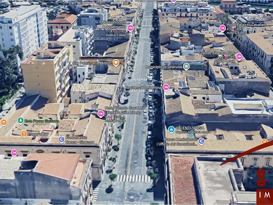 Immagine 11 di Locale commerciale in vendita  in corso umberto primo 81 a Siracusa