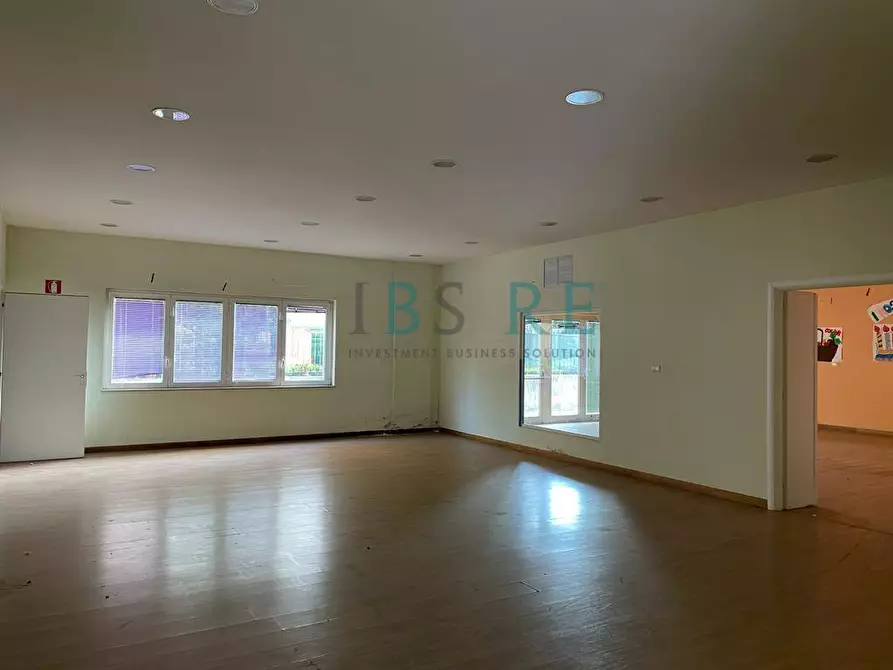 Immagine 5 di Palazzo in vendita  in Via Carlo Saraceni a Roma