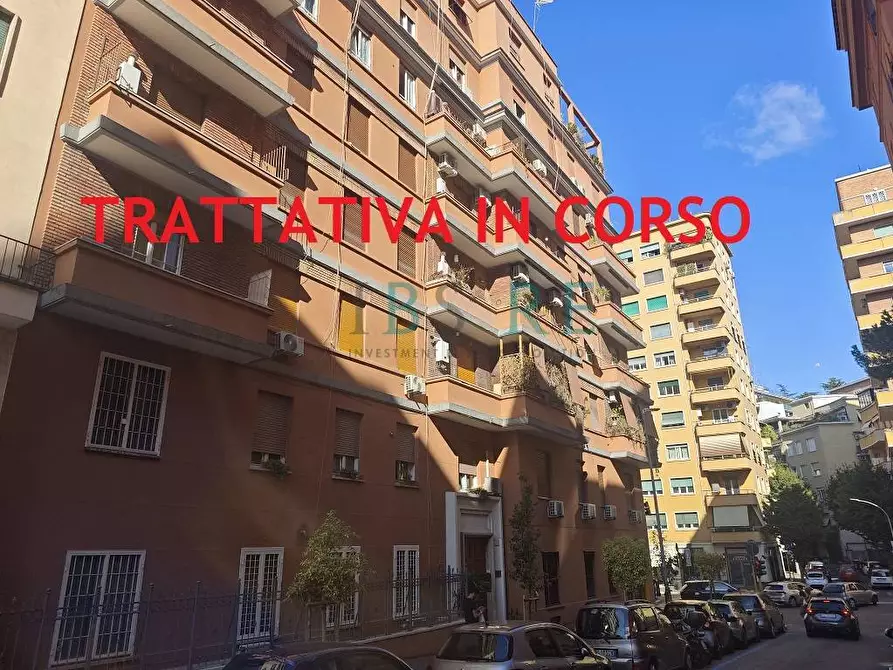 Immagine 1 di Appartamento in vendita  in Via Lago Di Lesina a Roma