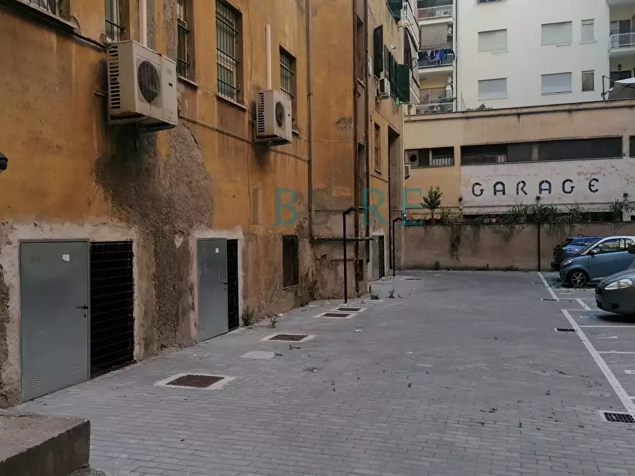 Immagine 3 di Magazzino in vendita  in Via Asinari Di San Marzano 13 a Roma
