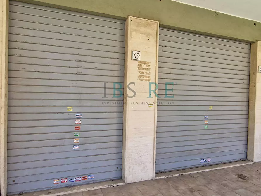 Immagine 2 di Negozio in vendita  in Via Luigi Pirandello a Roma