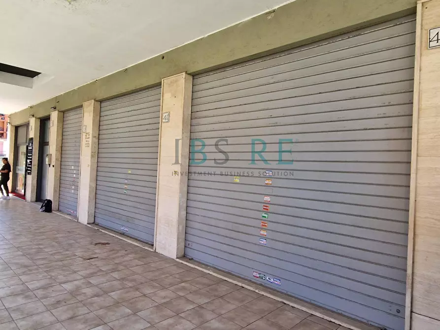 Immagine 3 di Negozio in vendita  in Via Luigi Pirandello a Roma