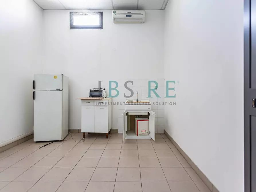 Immagine 9 di Laboratorio in vendita  in Via Giuseppe Gagliani Caputo a Roma