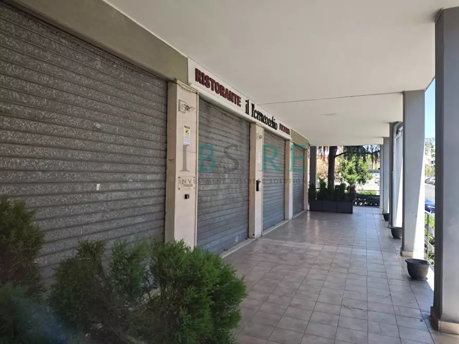 Immagine 6 di Negozio in vendita  in Via Luigi Pirandello a Roma