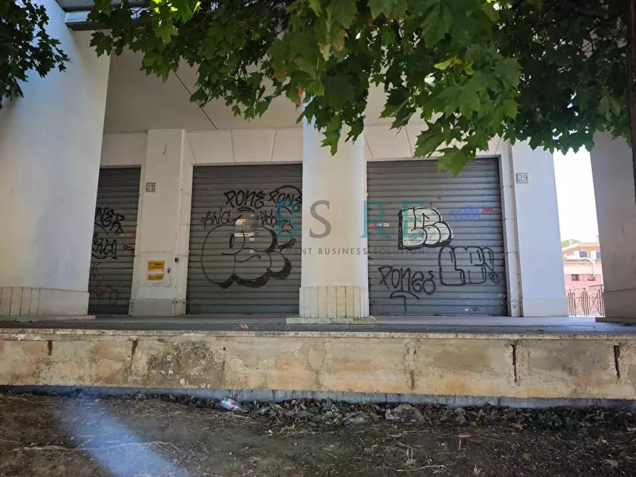 Immagine 2 di Negozio in vendita  in Via Luigi Pirandello a Roma