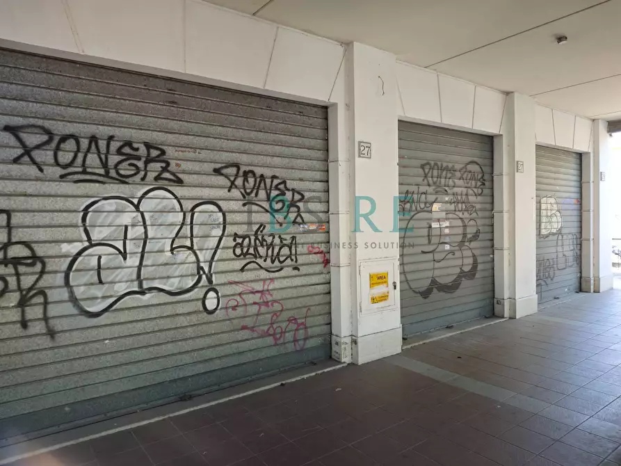 Immagine 3 di Negozio in vendita  in Via Luigi Pirandello a Roma