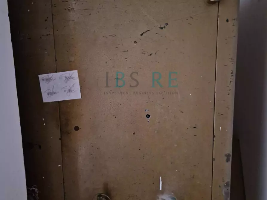 Immagine 9 di Negozio in vendita  in Piazza Leonardo Sciascia 45-50 a Roma