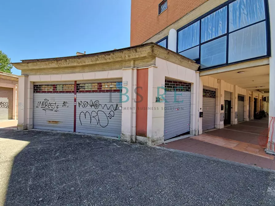 Immagine 13 di Negozio in vendita  in Piazza Leonardo Sciascia 45-50 a Roma