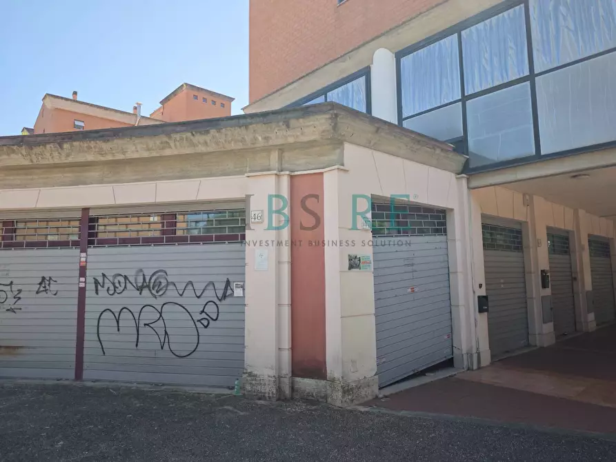 Immagine 14 di Negozio in vendita  in Piazza Leonardo Sciascia 45-50 a Roma