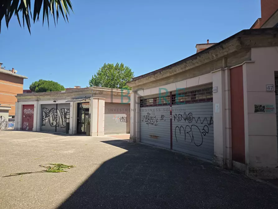 Immagine 15 di Negozio in vendita  in Piazza Leonardo Sciascia 45-50 a Roma