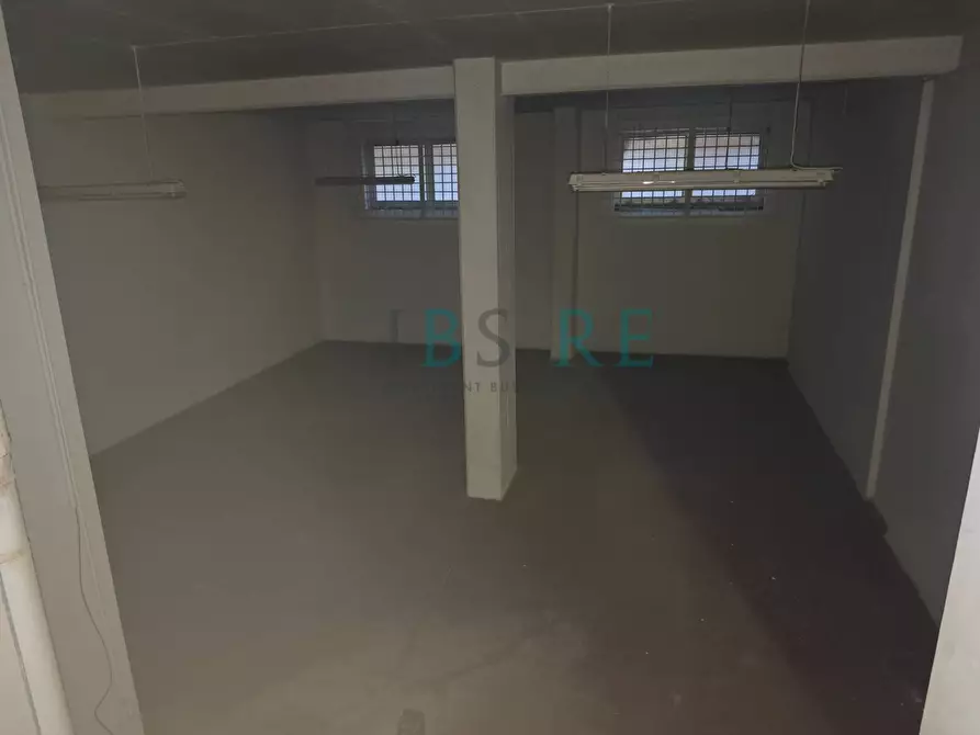 Immagine 18 di Negozio in vendita  in Piazza Leonardo Sciascia 45-50 a Roma