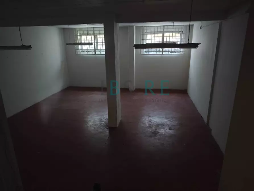 Immagine 19 di Negozio in vendita  in Piazza Leonardo Sciascia 45-50 a Roma