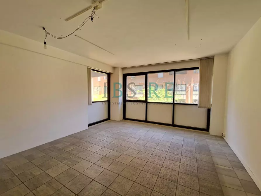 Immagine 7 di Ufficio in vendita  in Via Grazia Deledda a Roma