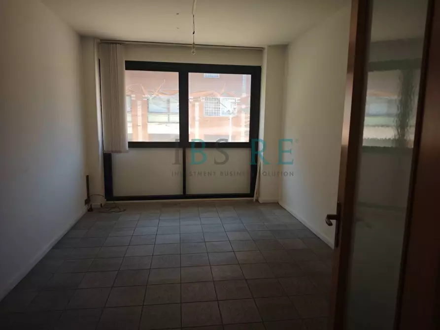 Immagine 13 di Ufficio in vendita  in Via Grazia Deledda a Roma