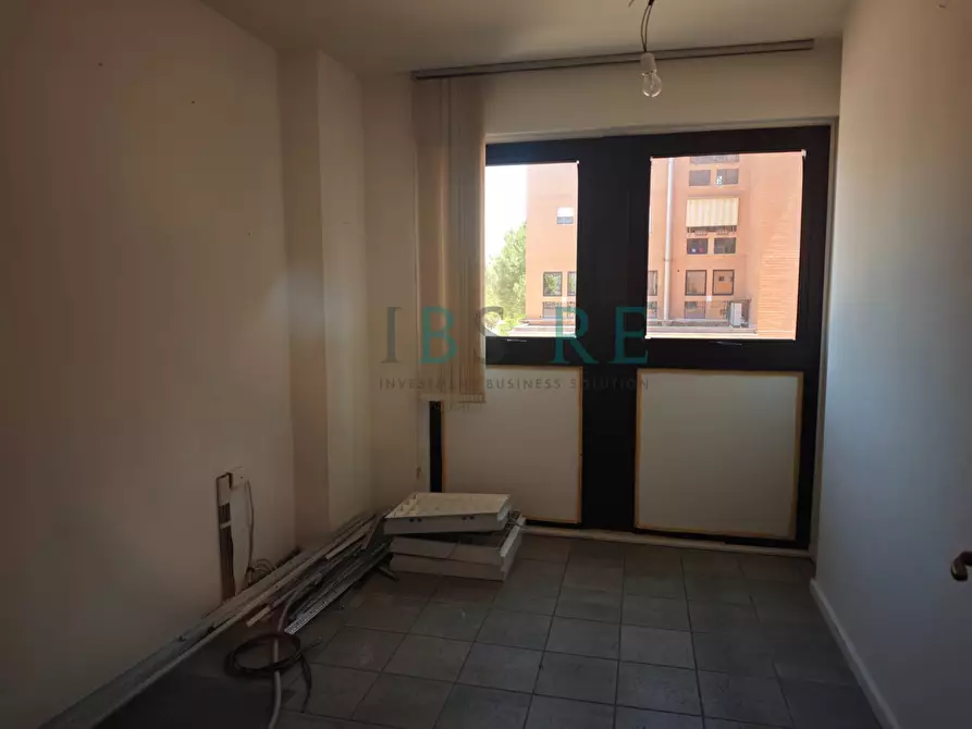 Immagine 14 di Ufficio in vendita  in Via Grazia Deledda a Roma