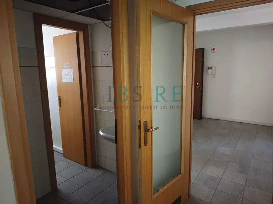 Immagine 15 di Ufficio in vendita  in Via Grazia Deledda a Roma