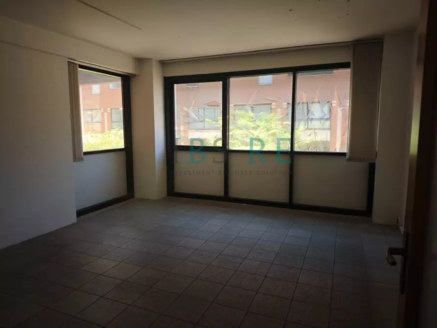 Immagine 17 di Ufficio in vendita  in Via Grazia Deledda a Roma