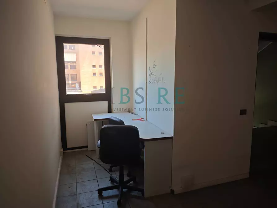 Immagine 19 di Ufficio in vendita  in Via Grazia Deledda a Roma