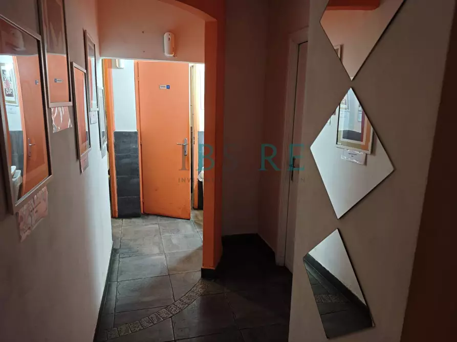 Immagine 18 di Locale commerciale in vendita  in via Ostiense 83-95 a Roma