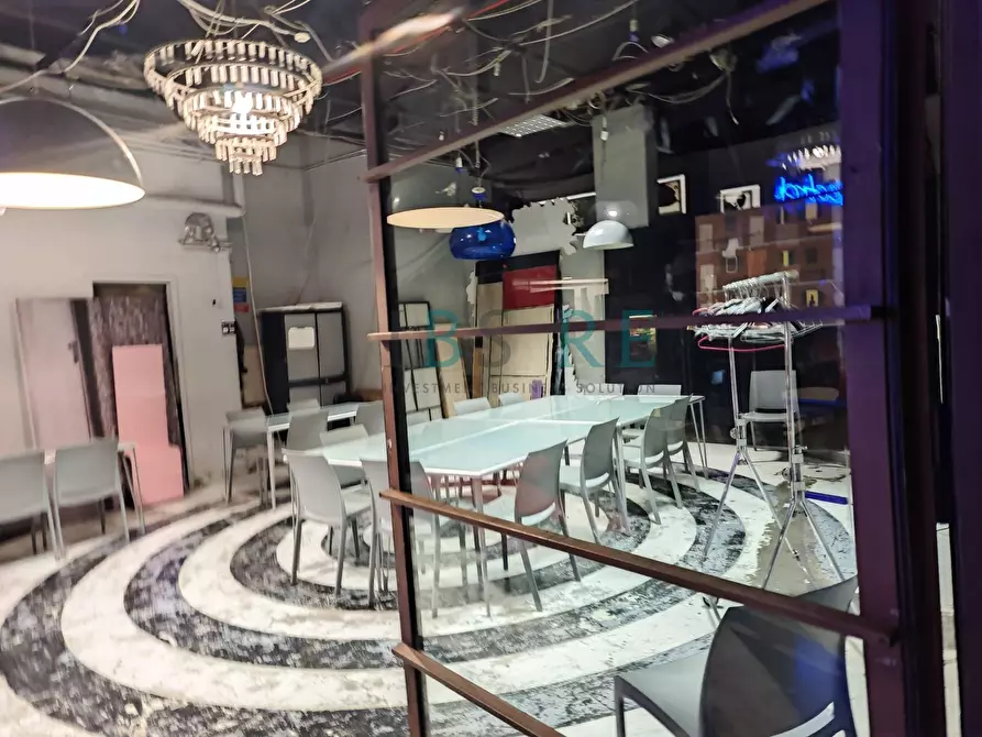 Immagine 5 di Locale commerciale in vendita  in via Ostiense 83-95 a Roma