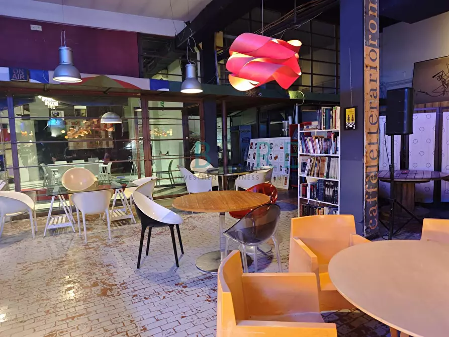 Immagine 7 di Locale commerciale in vendita  in via Ostiense 83-95 a Roma