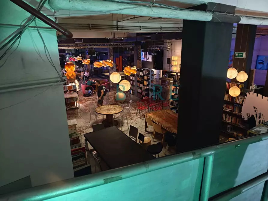 Immagine 8 di Locale commerciale in vendita  in via Ostiense 83-95 a Roma