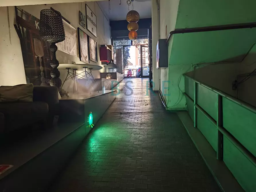 Immagine 10 di Locale commerciale in vendita  in via Ostiense 83-95 a Roma