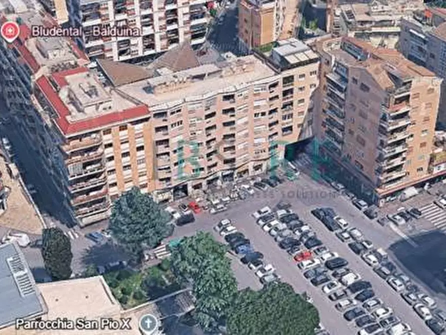 Immagine 4 di Locale commerciale in vendita  in Piazza Della Balduina a Roma