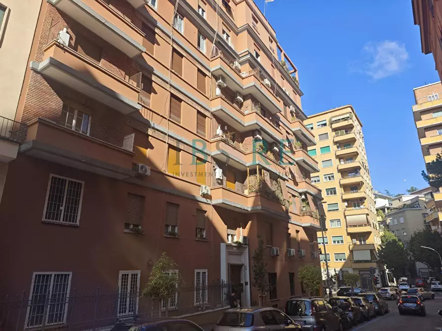 Immagine 2 di Appartamento in vendita  in Via Lago Di Lesina a Roma