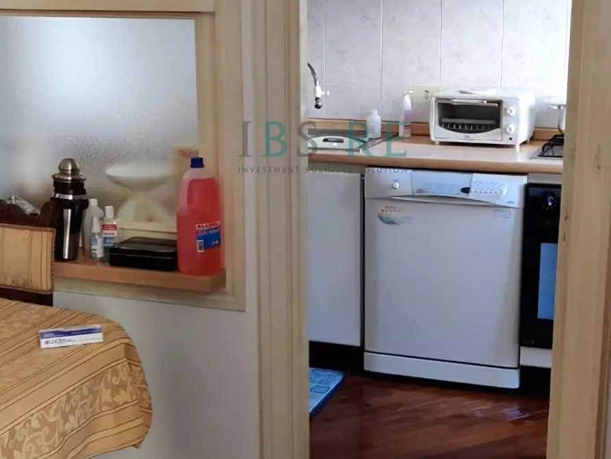 Immagine 6 di Appartamento in vendita  in Via Lago Di Lesina a Roma