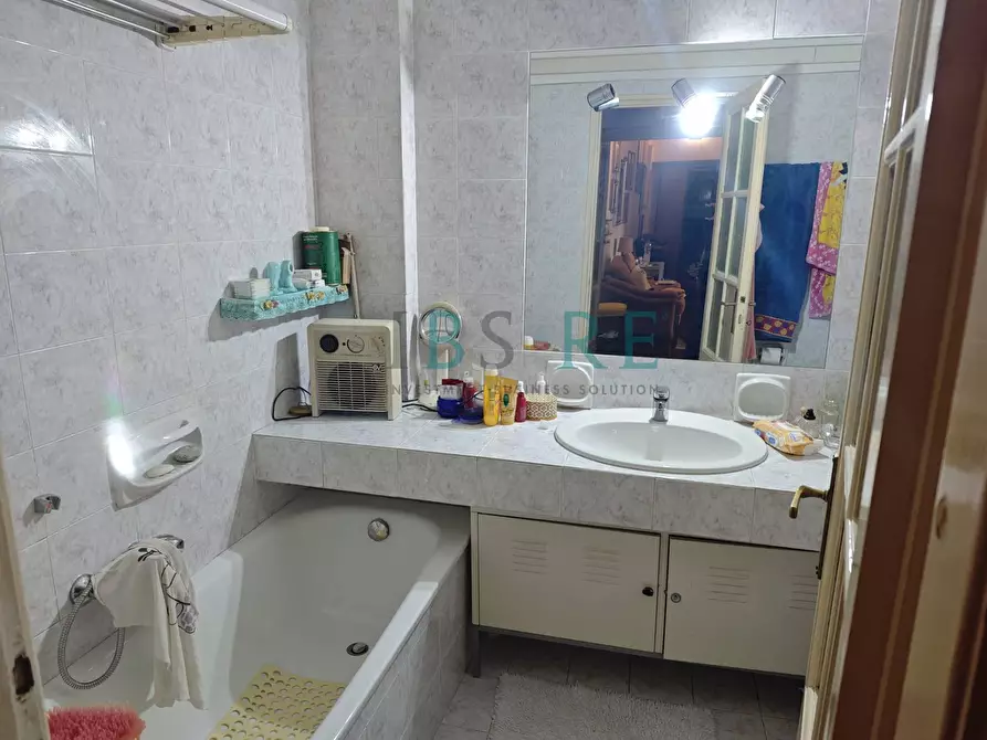 Immagine 11 di Appartamento in vendita  in Via Lago Di Lesina a Roma