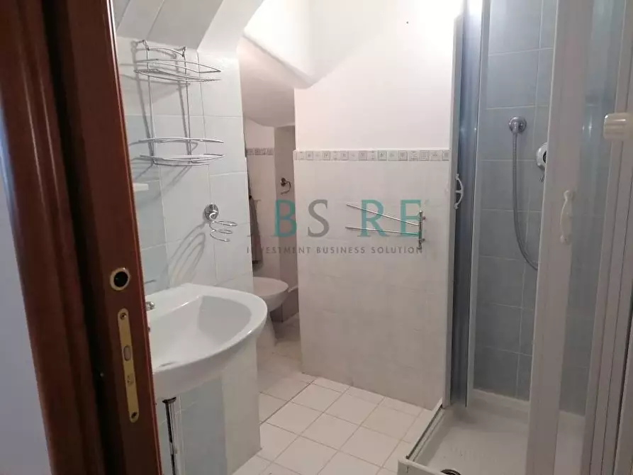 Immagine 19 di Appartamento in affitto  in Via Lucrezio Caro a Roma