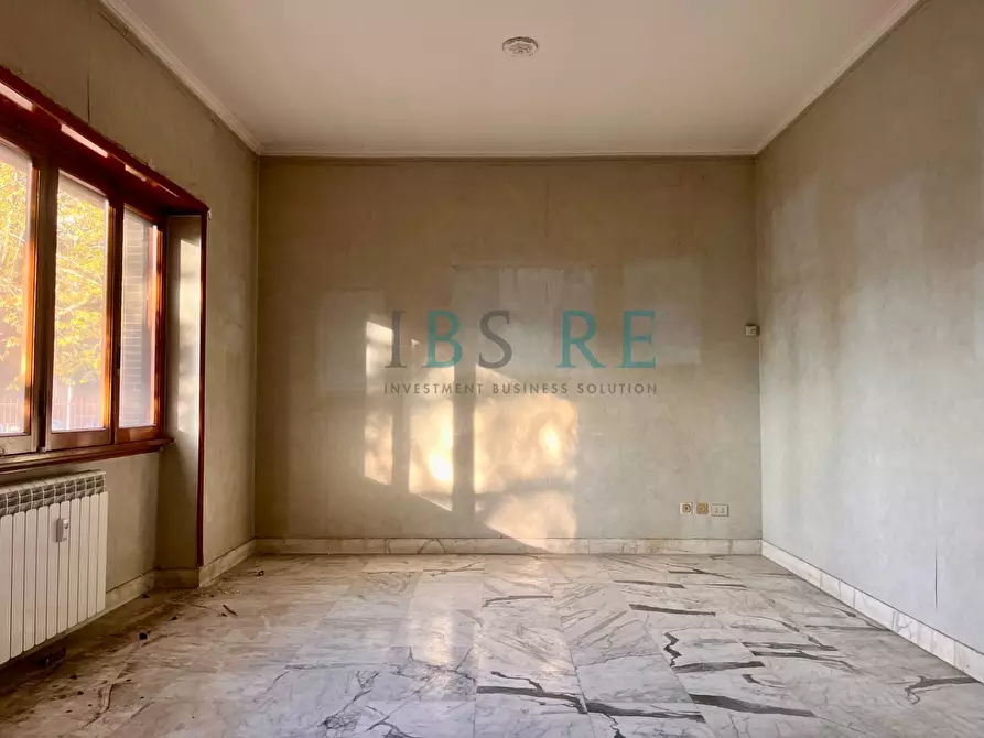 Immagine 3 di Appartamento in vendita  in Via Simone Martini a Roma