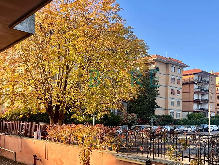 Immagine 9 di Appartamento in vendita  in Via Simone Martini a Roma