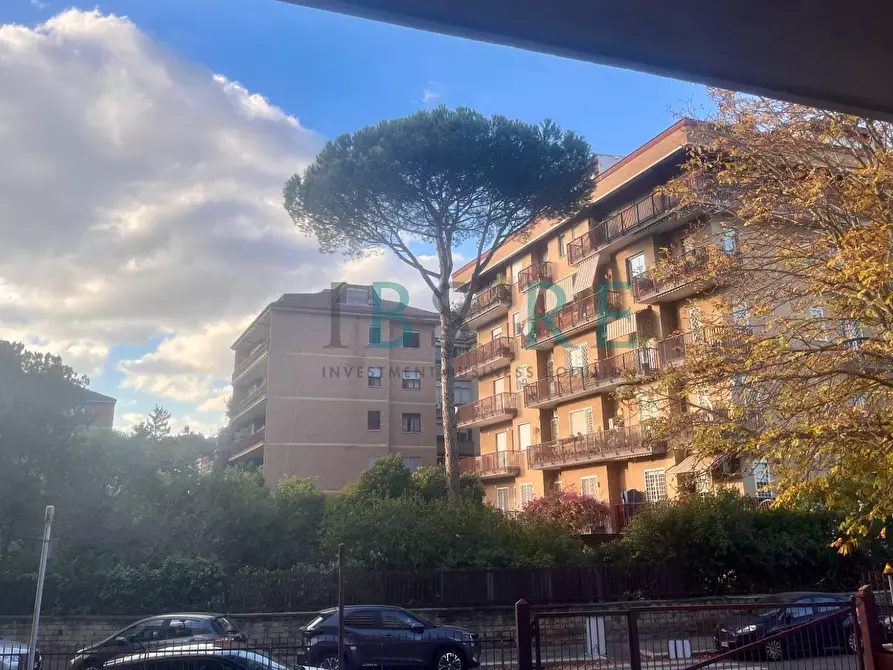 Immagine 4 di Appartamento in vendita  in Via Simone Martini a Roma