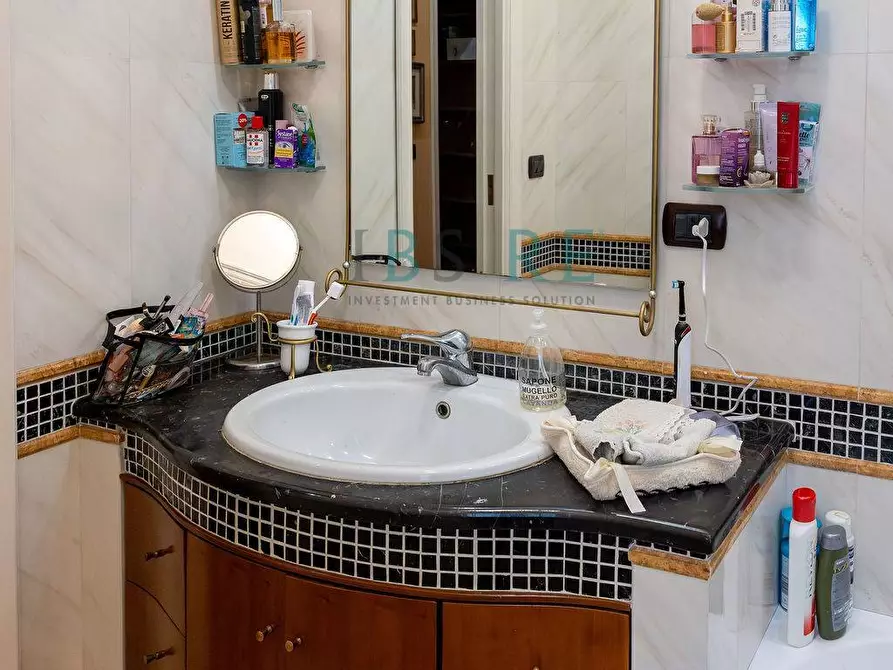 Immagine 17 di Appartamento in vendita  in Via di San Godenzo a Roma