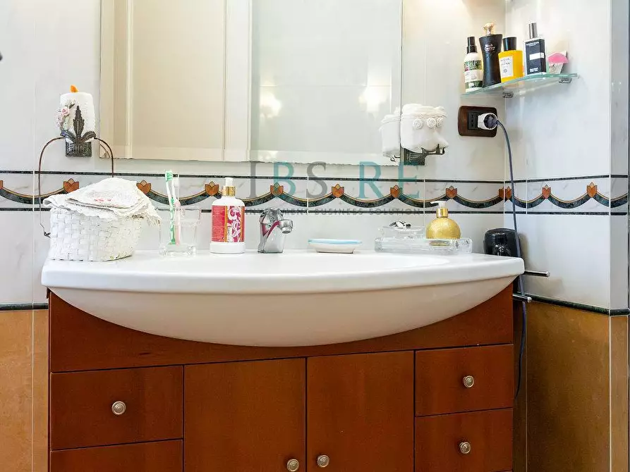 Immagine 18 di Appartamento in vendita  in Via di San Godenzo a Roma