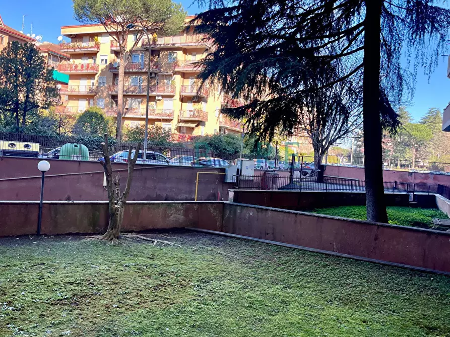 Immagine 17 di Appartamento in vendita  in Via Simone Martini a Roma