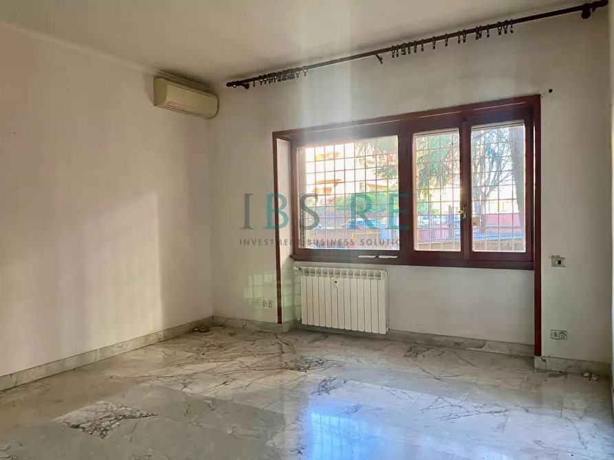 Immagine 4 di Appartamento in vendita  in Via Simone Martini a Roma